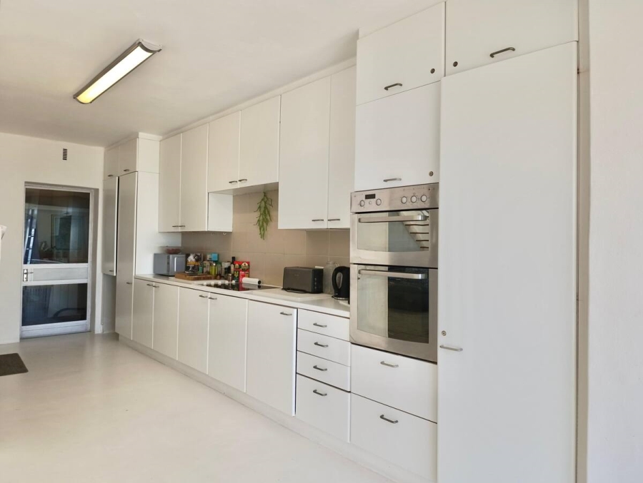 To Let 4 Bedroom Property for Rent in Bantry Bay Western Cape